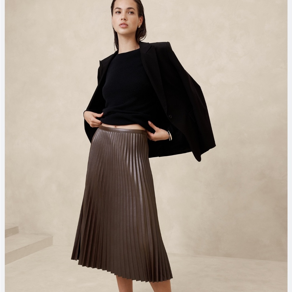 Banana Republic VEGAN LEATHER PLEATED MIDI SKIRT — Sz 18